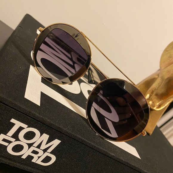 Gucci Sunglasses - Picture 3 of 5